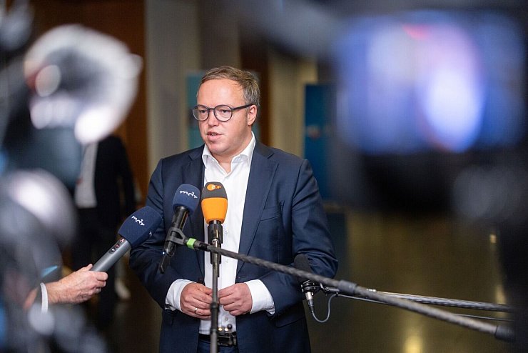 Einigung über Passus zur Friedensfrage zwischen CDU, BSW und SPD. - © Michael Reichel/dpa