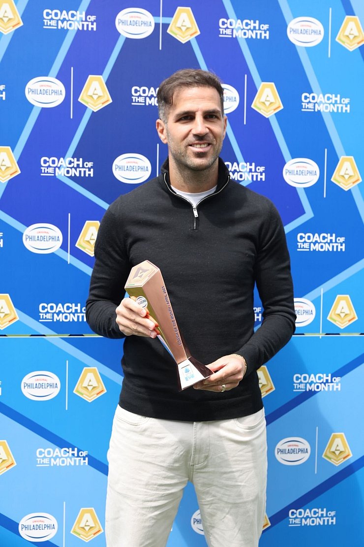 Cesc Fàbregas ist Italiens Trainer des Monats April. - © Antonio Saia/LaPresse via ZUMA Press/dpa