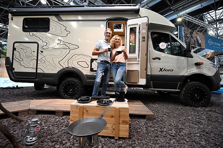 Robust unterwegs: Der allradbetriebene Eura Mobil Xtura auf Mercedes Sprinter-Basis bietet Platz für drei Personen und kostet ab 145.000 Euro. - © Federico Gambarini/dpa/dpa-tmn