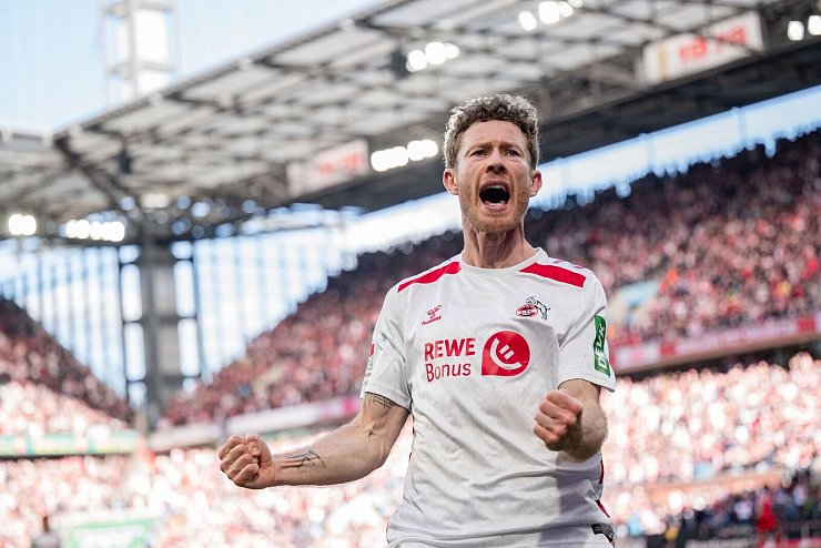 Köln bejubelt 1:0-Führung. - © Marius Becker/dpa
