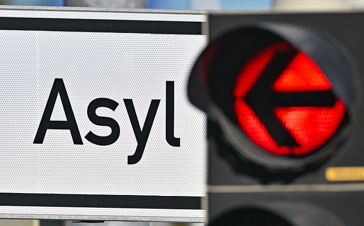 Vielen EU-Ländern geht die im Frühjahr beschlossene EU-Asylreform nicht weit genug. (Archivbild) - © Patrick Pleul/dpa