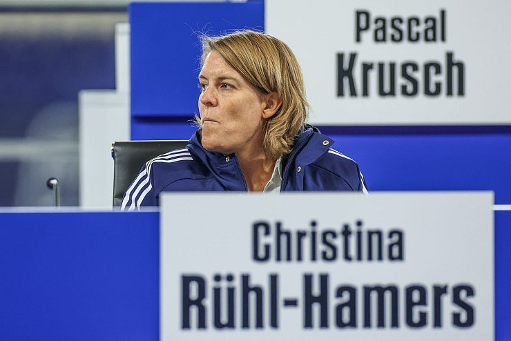 Hat die Verteilung der TV-Gelder im Blick: Schalkes Finanzvorständin Christina Rühl-Hamers - © Tim Rehbein/dpa