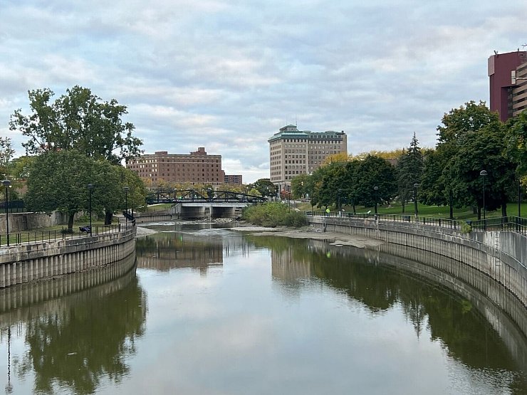 Quelle für fatales Wasser: Der Flint River - © Benno Schwinghammer/dpa