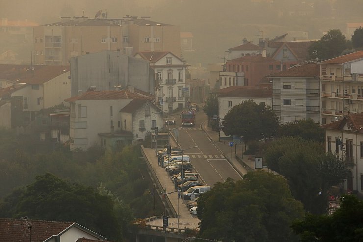 Der Rauch verdunkelte den Himmel über zahlreiche Städte des Landes. (Archivbild) - © Bruno Fonseca/AP