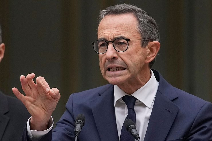 Der Chef der Konservativen war mit der Zusammensetzung des neuen Kabinetts unzufrieden oder drohte mit dem Rückzug aus der Regierung (Archivbild). - © Christophe Ena/AP/dpa