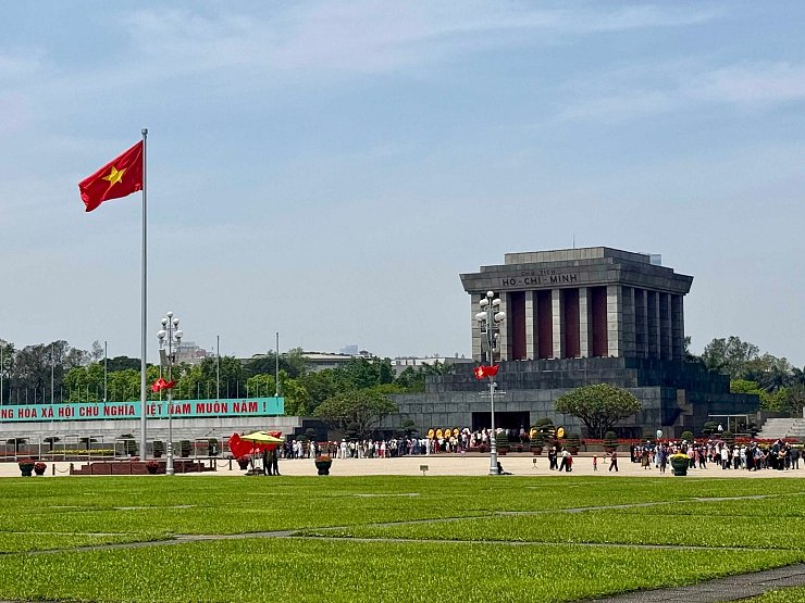 Der Revolutionär Ho Chi Minh wird in Vietnam wie ein Heiliger verehrt. - © Carola Frentzen/dpa