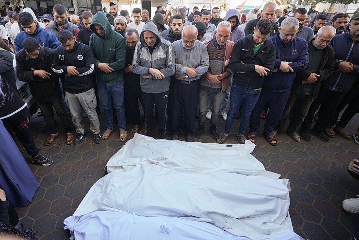 Im Norden des Gazastreifens wurden nach palästinensischen Angaben bei israelischen Angriffen fast 100 Menschen getötet. - © Abdel Kareem Hana/AP