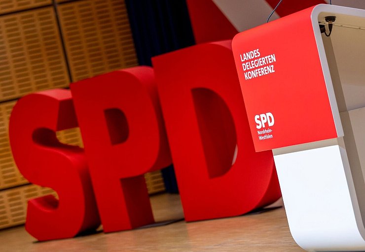 Die nordrhein-westfälische SPD hat in Essen ihre Landesliste für den Bundestagswahlkampf mit prominenten Namen aufgestellt. - © Thomas Banneyer/dpa