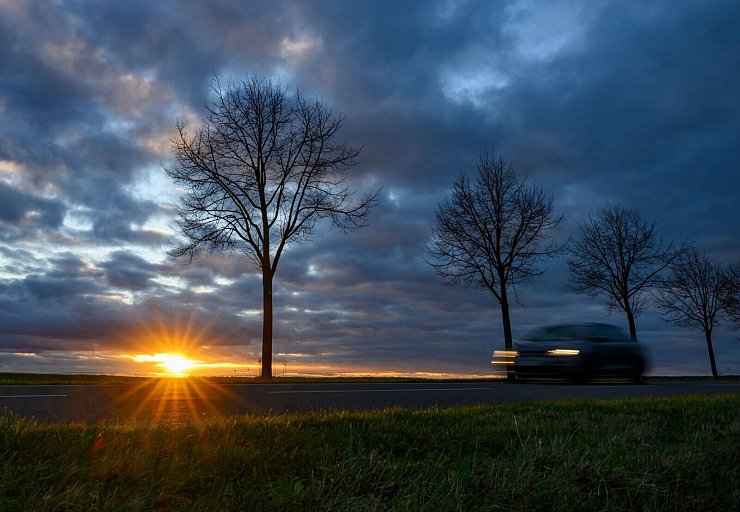 Sonnenuntergang in Brandenburg - © Patrick Pleul/dpa