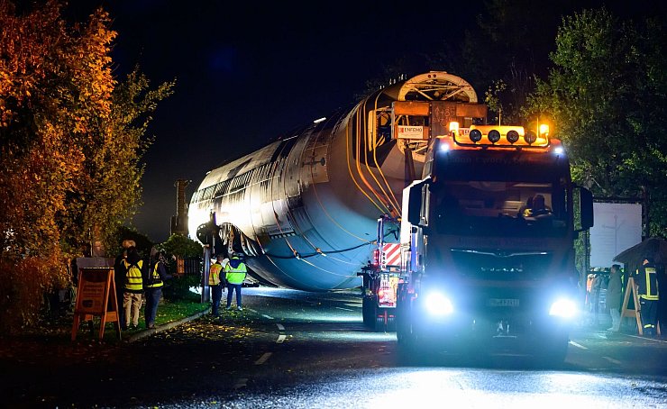 Die Transportstrecke führte auf einer Länge von rund 1,8 Kilometern durch das Landschaftsschutzgebiet. - © Philipp Schulze/dpa