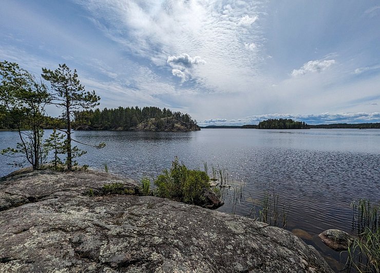 Manchmal wirkt der Saimaa-See schier unendlich - hinter jeder Biegung geht er weiter. - © Francoise Hauser/dpa-tmn