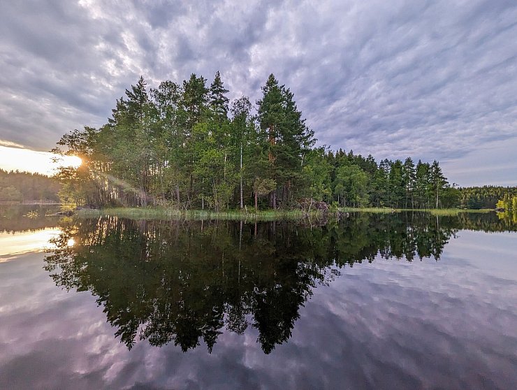 Wasser, Wald, Einsamkeit: Das bietet der Saimaa-See an vielen Stellen. - © Francoise Hauser/dpa-tmn