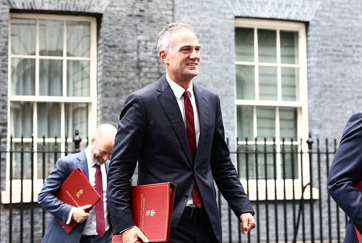 Technologieminister Kyle traf sich mit Social-Media-Konzernen. (Archivbild) - © Tejas Sandhu/PA Wire/dpa