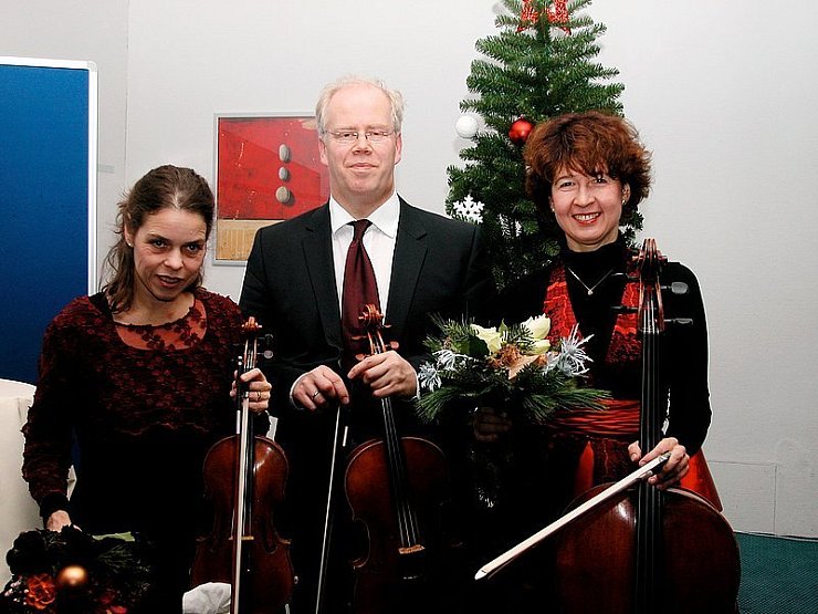 Das Trio: Ulrike-Anima Mathé, Kjell Arne Jørgensen und Xenia Jankovic (von links) erfreuten die Gäste.