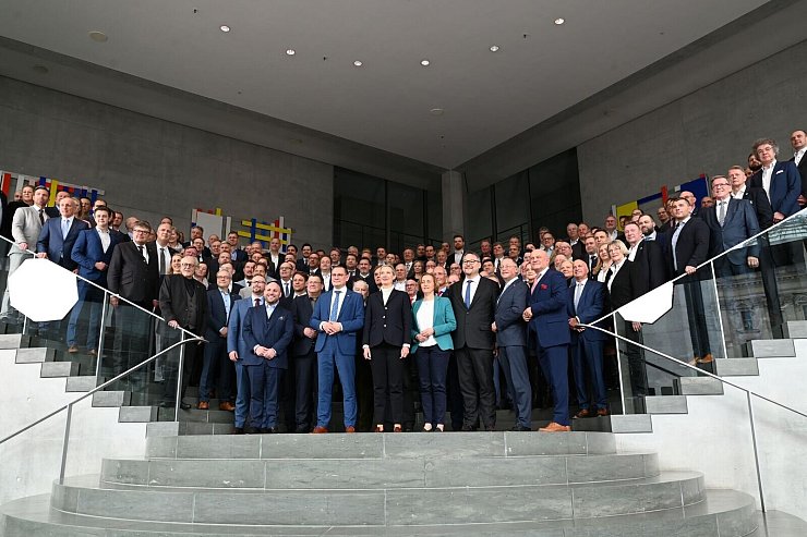 Der Anteil von Menschen mit Migrationshintergrund ist in keiner Fraktion so niedrig wie bei der AfD. - © Elisa Schu/dpa
