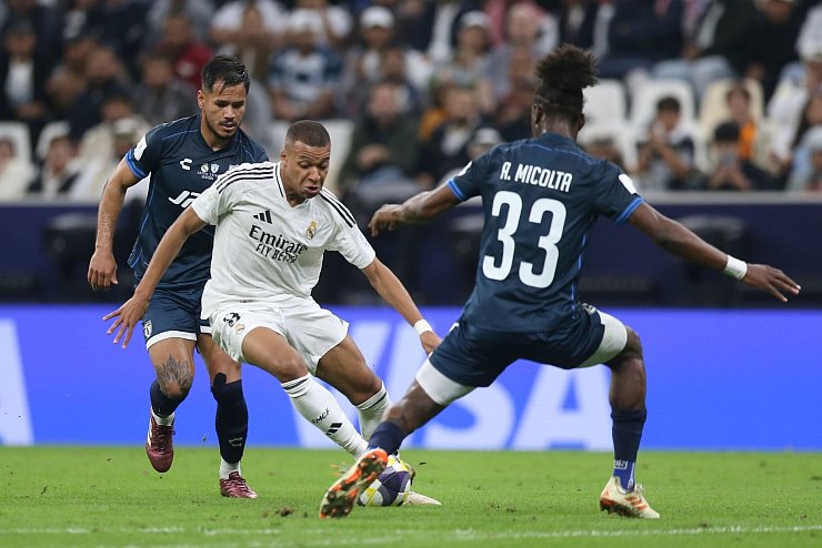 Zeigte ein ordentliches Spiel: Superstar Mbappé, der das wichtige 1:0 schoss. - © Hussein Sayed/AP/dpa