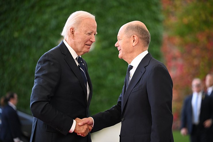 Es ist der erste bilaterale Besuch Bidens in Deutschland in seiner knapp vierjährigen Amtszeit. - © Sebastian Gollnow/dpa