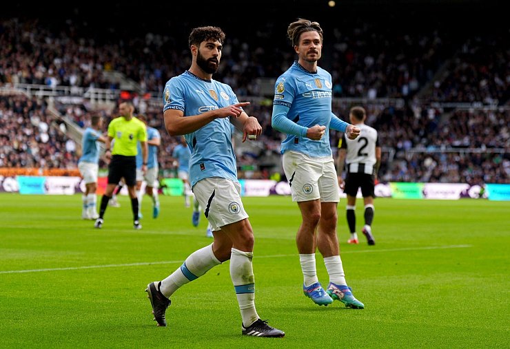 Erzielte das 1:0 für Manchester City im Spiel bei Newcastle United: Josko Gvardiol (links). - © Owen Humphreys/PA Wire/dpa