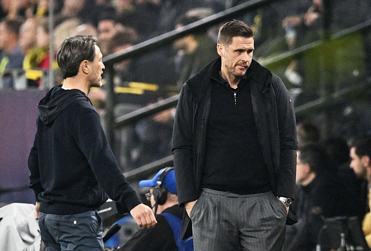 Trainer Niko Kovac und Sportdirektor Sebastian Kehl stehen vor einem schwierigen Transfersommer. - © Bernd Thissen/dpa