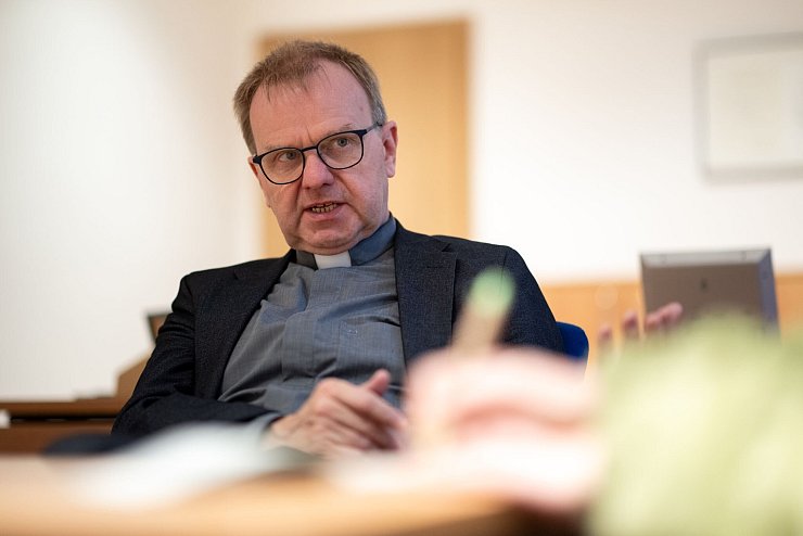 Domprobst Michael Dörnemann: «Der Familienzusammenhalt ist nicht mehr so da». - © Fabian Strauch/dpa