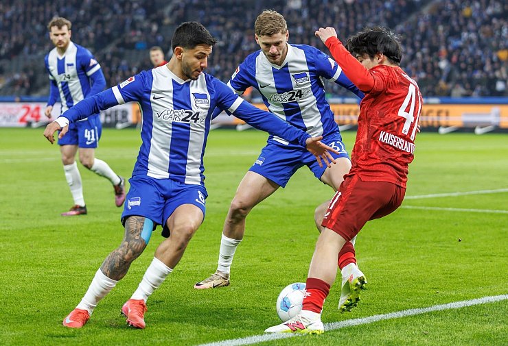 Hertha BSC präsentiert sich gegen Lautern deutlich als bei der Blamage in Regensburg. - © Andreas Gora/dpa