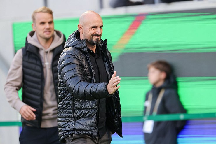 Trainer Di Salvo strebt einen Sieg in Polen an. - © Daniel Löb/dpa
