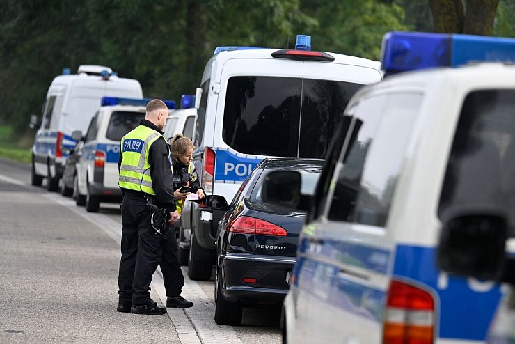 Nach Angaben eines Sprechers erfolgten bereits die ersten Zurückweisungen. - © Roberto Pfeil/dpa
