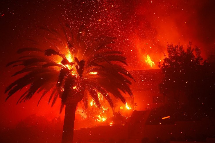 Die US-Westküstenmetropole ist für viele deutsche Touristen ein Traumziel – nun wüten dort die Flammen. (Foto aktuell) - © Etienne Laurent/AP/dpa