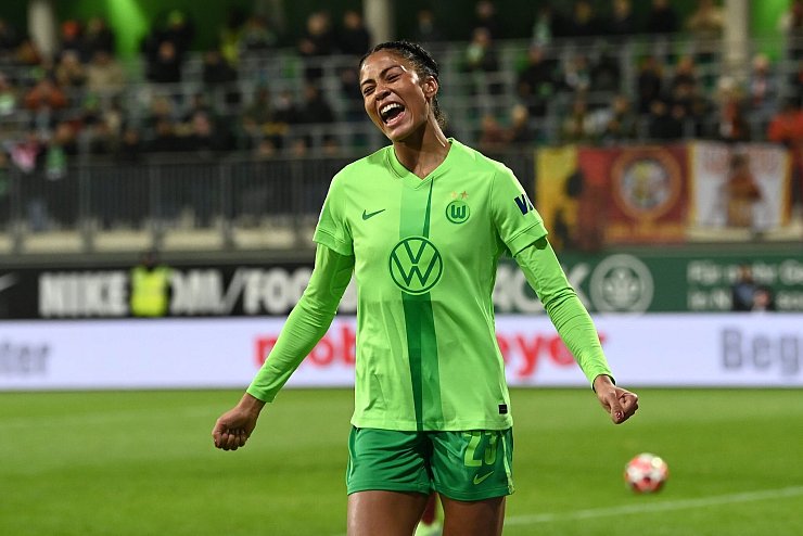 Sveindis Jonsdottir vom VfL Wolfsburg landet auf Platz zwei. - © Swen Pförtner/dpa