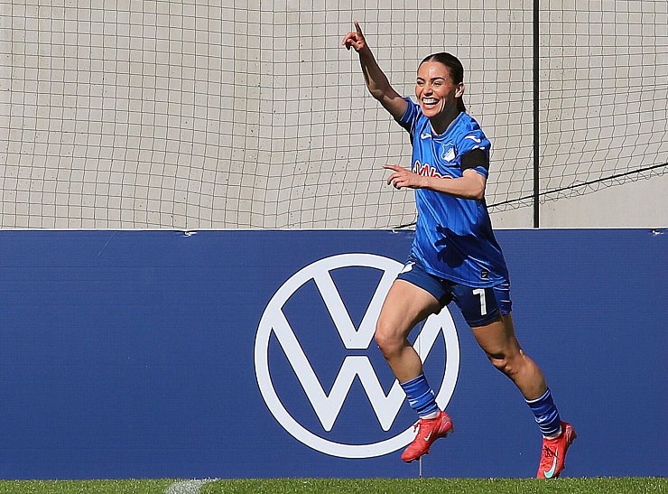 Schoss Hoffenheim mit einem Traumtor in Führung: Ereleta Memeti. - © Ulrich Wagner/dpa