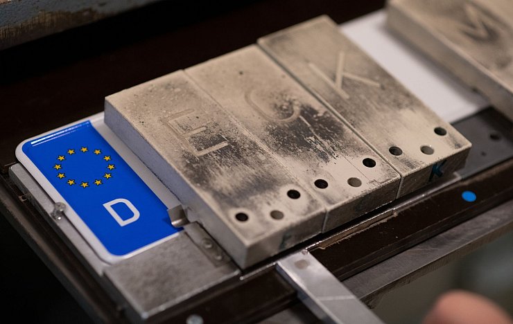 Der Wunsch vieler Oberbürgermeister: eine eigene Ortskennung auf dem Nummernschild. (Symbolbild) - © Rainer Jensen/dpa