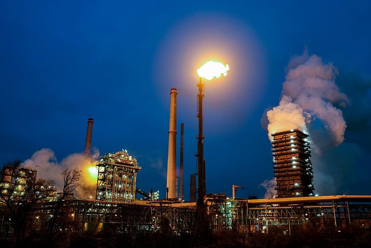 Das Werksgelände von Thyssenkrupp Steel in Duisburg. - © Christoph Reichwein/dpa