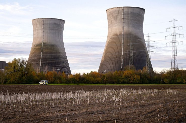 Die beiden Kühltürme ragten jeweils 160 Meter in den Himmel. - © Sven Hoppe/dpa