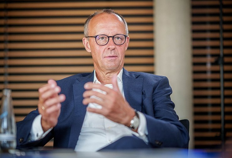 Die CDU sei in Thüringen und Sachsen jetzt in der Verantwortung, für stabile Regierungen zu sorgen, sagt Merz. - © Michael Kappeler/dpa