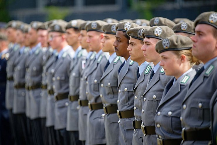 Das feierliche Gelöbnis ist ein fester Bestandteil der soldatischen Ausbildung in der Bundeswehr. - © Henning Kaiser/dpa
