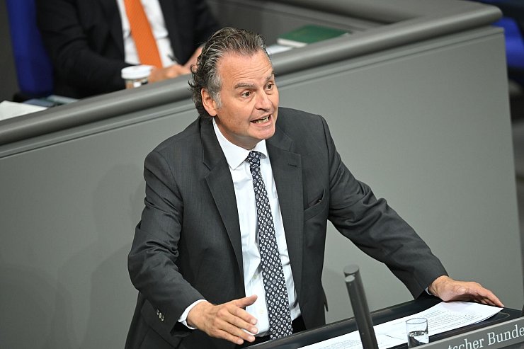 Günter Krings (CDU), rechtspolitische Sprecher der Unionsfraktion, sagt, der Vorschlag von Rot-Grün sei nicht ausreichend. (Archivbild) - © Philip Dulian/dpa