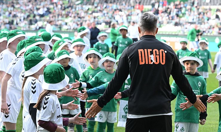 Diego bei seinem Abschiedsspiel im Weserstadion. - © Carmen Jaspersen/dpa