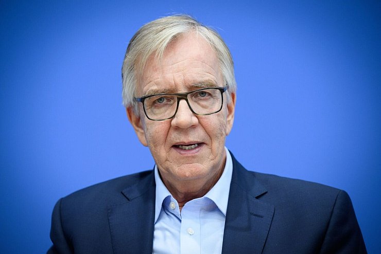 Dietmar Bartsch hat seinen Rostocker Wahlkreis bisher nicht direkt gewonnen, rechnet sich aber diesmal Chancen aus. - © Bernd von Jutrczenka/dpa