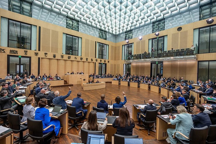 Rund 90 Tagesordnungspunkte bewältigte der Bundesrat in Berlin. - © Michael Kappeler/dpa
