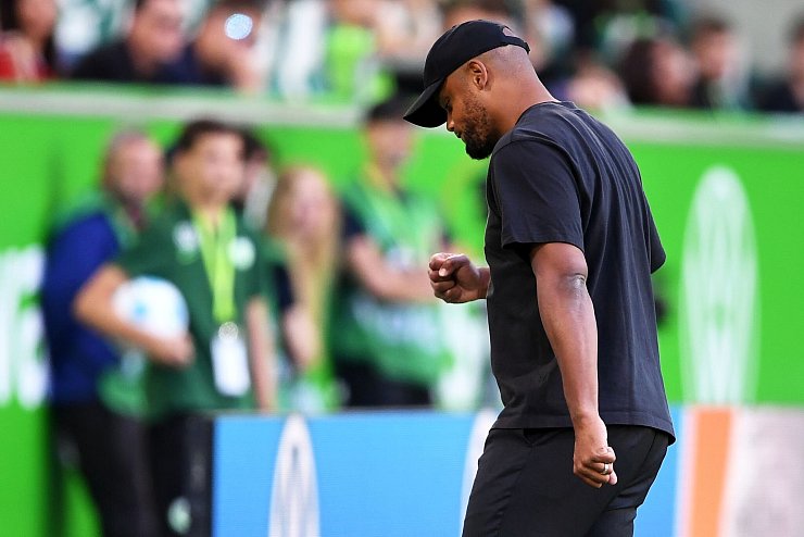 Bejubelt seinen ersten Sieg als Bayern-Trainer: Vincent Kompany - &copy; Swen Pf&ouml;rtner/dpa