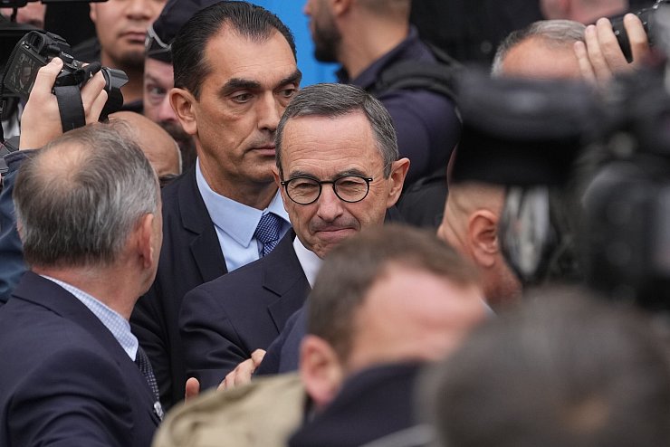 Der mit der Zusammensetzung der neuen Regierung unzufriedene Chef der Konservativen, Bruno Retailleau, hatte den Rücktritt von Frankreichs Premier provoziert (Archivbild). - © Thibault Camus/AP/dpa