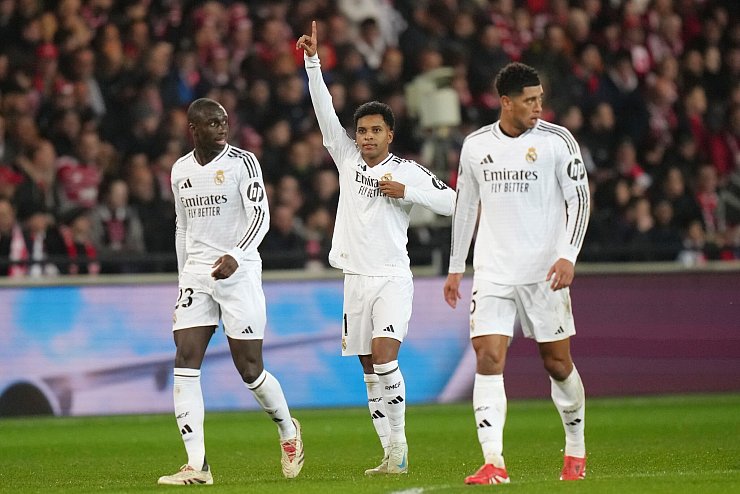 Die Stars von Real Madrid konnten am Ende durchatmen - © Thibault Camus/AP/dpa