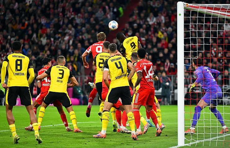 Harry Kane trifft für den FC Bayern per Kopf zum 1:0. - © Sven Hoppe/dpa