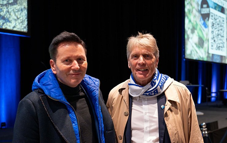 Der Unternehmer Uwe Dinnebier (l) und der ehemalige Profifußballer Wolfgang Sidka unterlagen Fabian Drescher. - © Soeren Stache/dpa