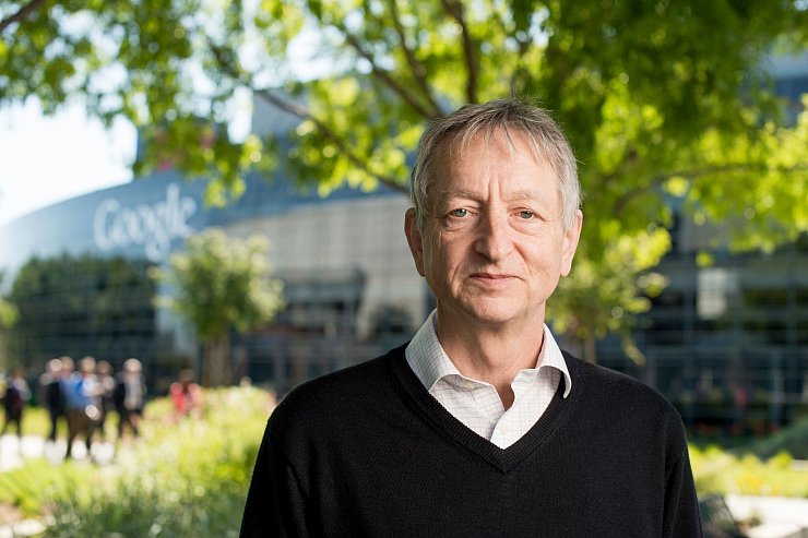 Künstliche Intelligenz ist in ihrer Bedeutung nach Meinung des Physik-Nobelpreisträgers Geoffrey Hinton mit der Industriellen Revolution vergleichbar. - © Noah Berger/AP/dpa