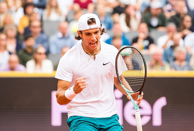 - &copy; Daniel Bockwoldt/dpa