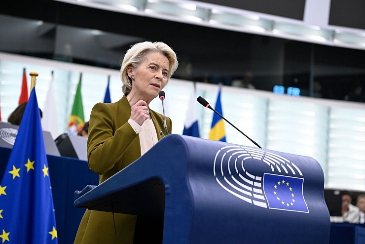 Parlament, Rat und Kommission müssten ihrer Verantwortung gerecht werden, sagt EU-Kommissionspräsidentin Ursula von der Leyen. - © Pascal Bastien/AP/dpa