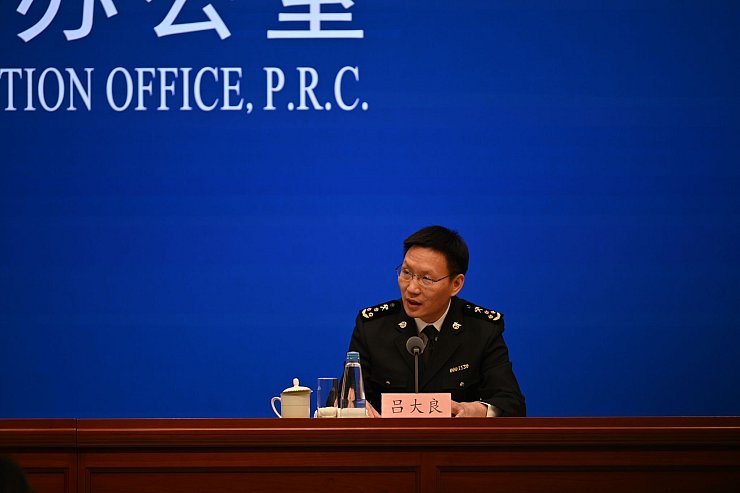 Zoll-Sprecher Lü Daliang hob den Asean-Raum als wichtigsten Handelspartner hervor. (Archivbild) - © Johannes Neudecker/dpa