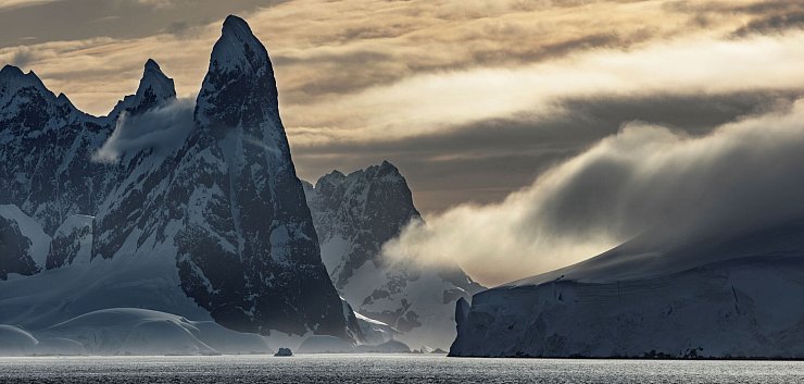 Die Region erlebt einem neuen Bericht zufolge beispiellose Temperaturanomalien mit häufigeren marinen Hitzewellen und einem schrittweisen Rückgang des Meereises. - © John Weller/dpa