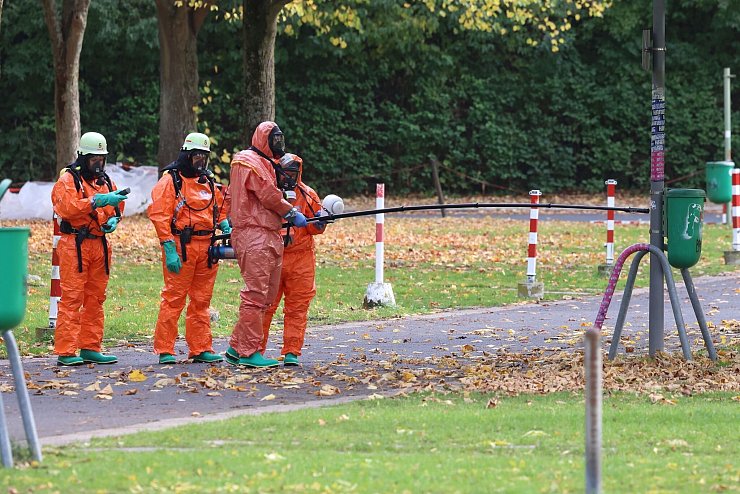 Auch mögliche radioaktive Strahlung stand im Raum. - © David Young/dpa